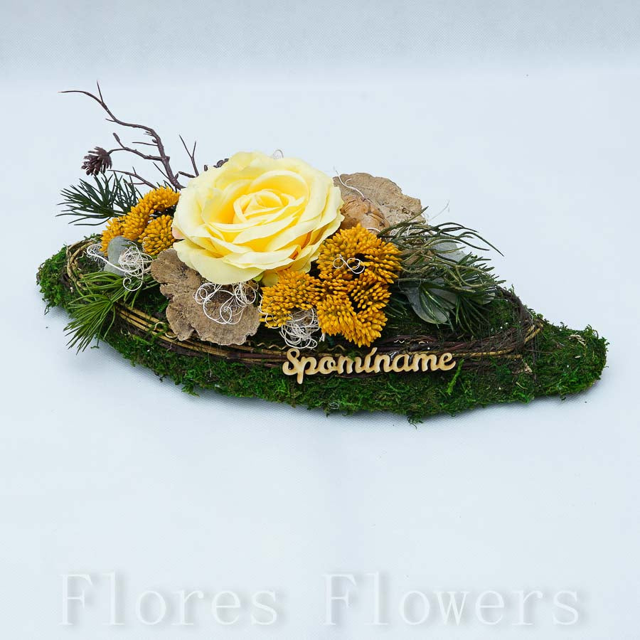 Dekorácia v machovom obale, 35x15x12cm, žltá