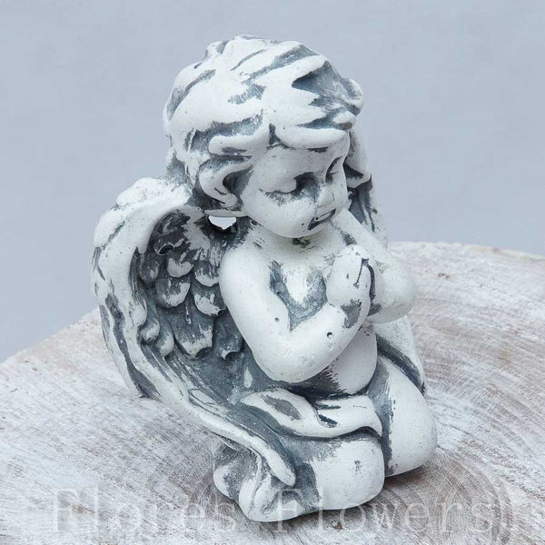 Anjel sadrový sediaci sivý 11x9 cm