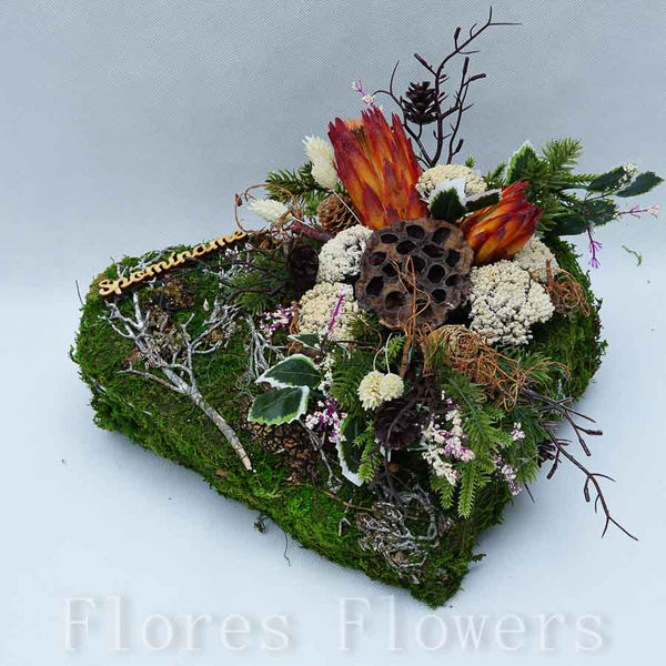 Dekorácia v machovom obale s proteou, 30x30cm