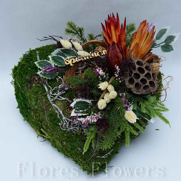 Dekorácia v machovom obale s proteou, 30x30cm