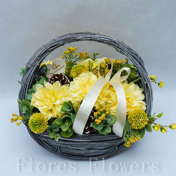 Dekorácia v prútenom košíku, 35x30x25cm, žltá