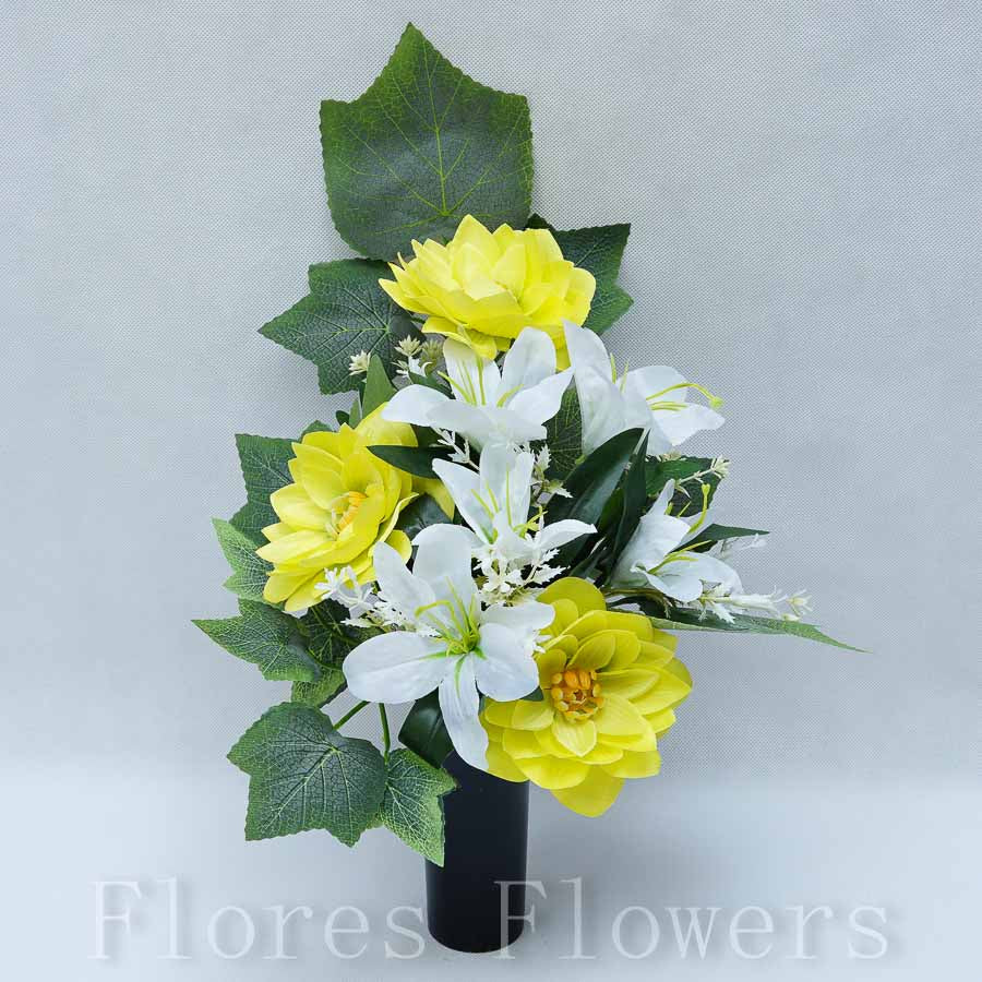 Zaťažená ikebana na vsunutie do vázy /spodok 5x15cm/, 45x25cm, krémovo-zelená