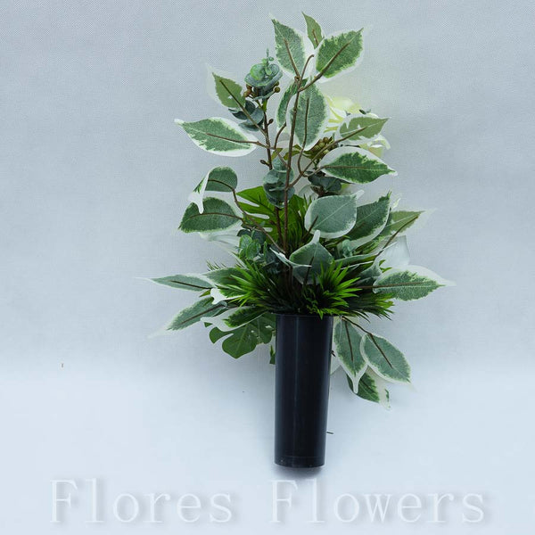 Zaťažená ikebana na vsunutie do vázy /spodok 5x15cm/, 45x25cm, krémovo-zelená