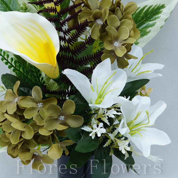 Zaťažená ikebana na vsunutie do vázy /spodok 5x15cm/, 45x25cm, krémovo-zelená